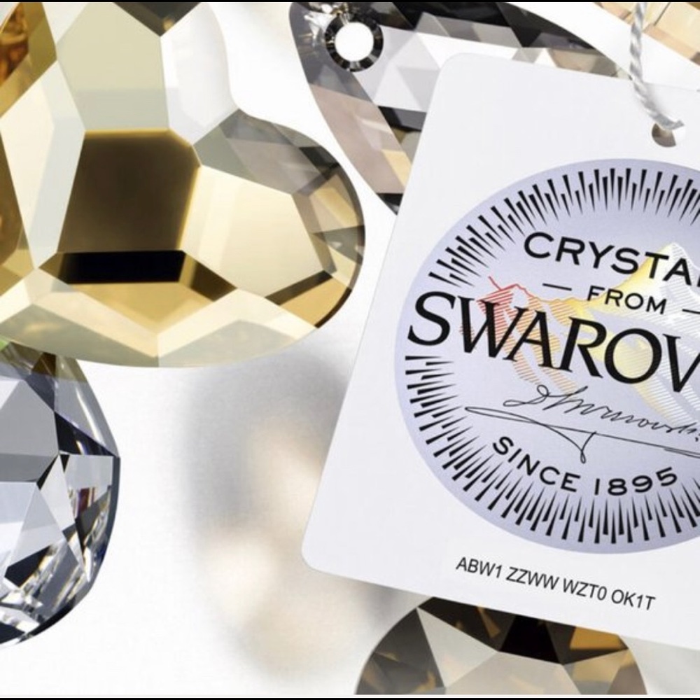 New Swarovski Birthstone Necklace May Emerald - Picture 6 of 6